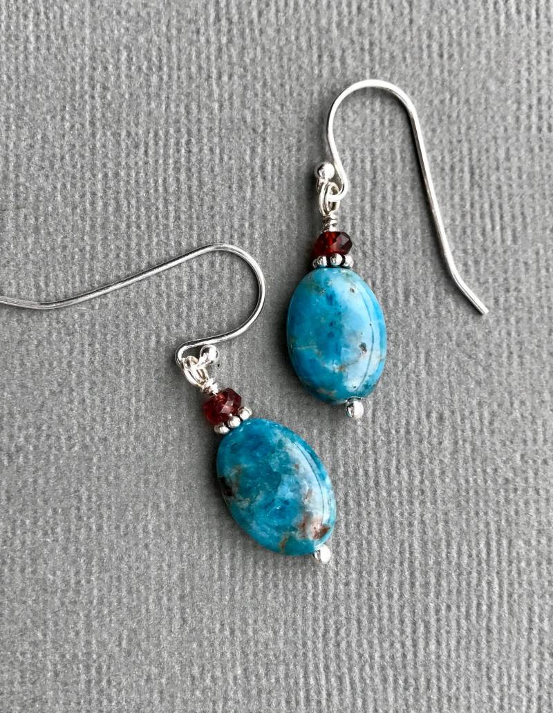 Apatit Ohrringe Mit Labradorit Oder Granat Akzent, Blauer Edelstein, Sterling Silber, Lässiger Boho Ohrhänger, Einzigartiger Handwerker Ohrring von AlaskaDaisy