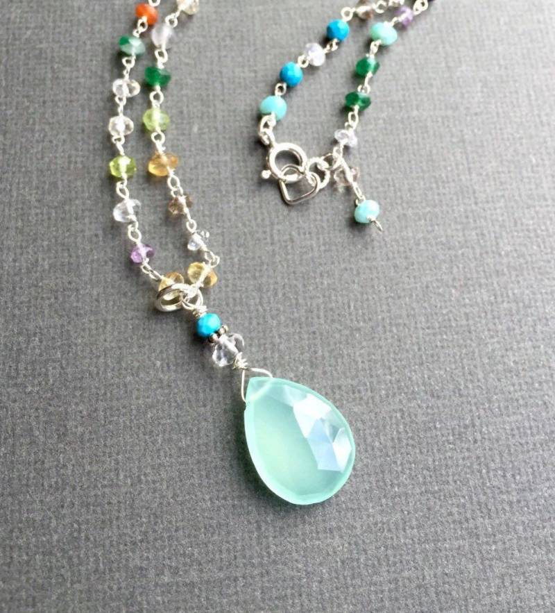 Chalcedon Anhänger, Sterling Silber, Mehrfarbige Edelstein Halskette, Rosenkranz Silberkette, Perlen Boho Aqua Teardrop Anhänger von AlaskaDaisy
