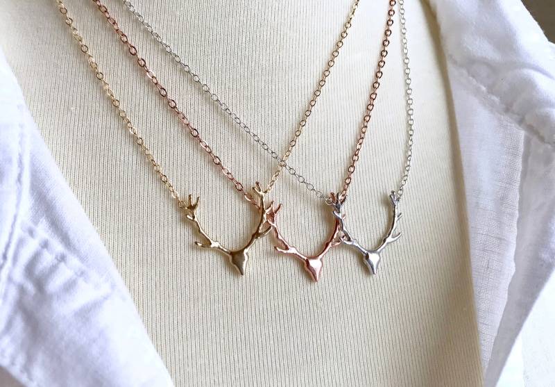 Hirschgeweih Halskette, Gold Oder Silber Hirsch, Rentier Anhänger, Land Hochzeit, Wildtier Rustikalen Chic, Hirschkopf, Geschenk Für Einen Jäger von AlaskaDaisy