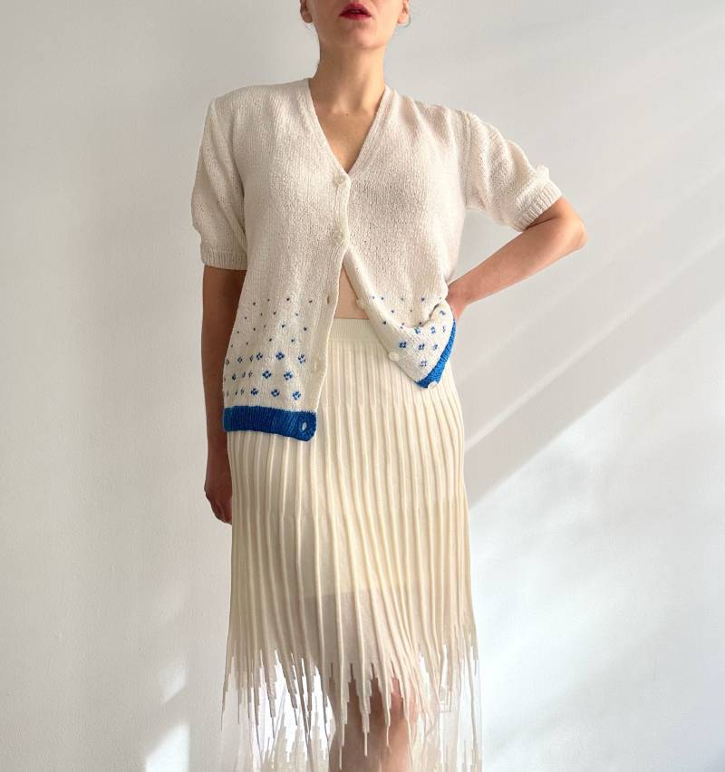 Vintage 70Er Jahre Handgestrickte Kurzarm Strickjacke in Weiß von AlbaVintageStudio