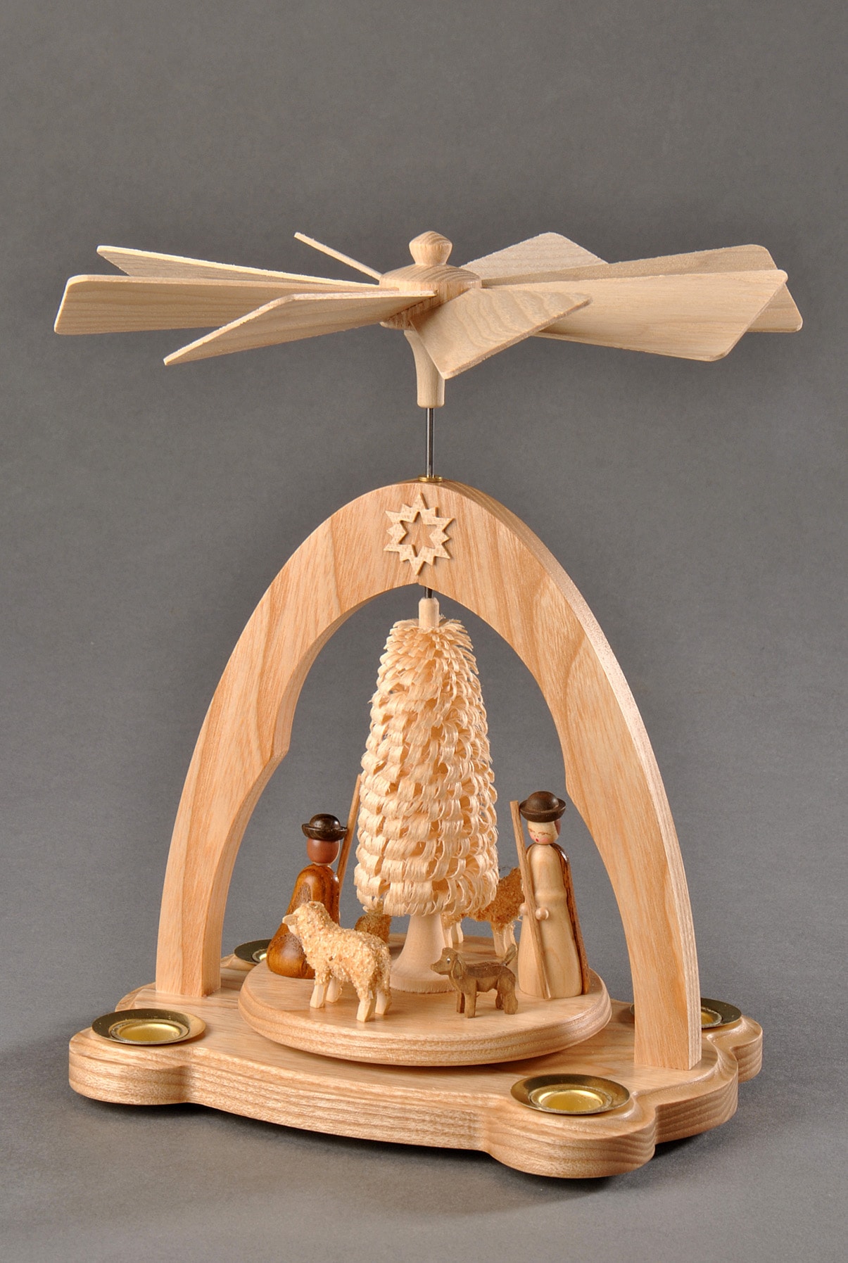 Albin Preissler Weihnachtspyramide "Schäfer mit Schafen und gedrechseltem Ringelbäumchen, Weihnachtsdeko", (1 St.), Handwerkskunst aus dem Erzgebirge von Albin Preissler