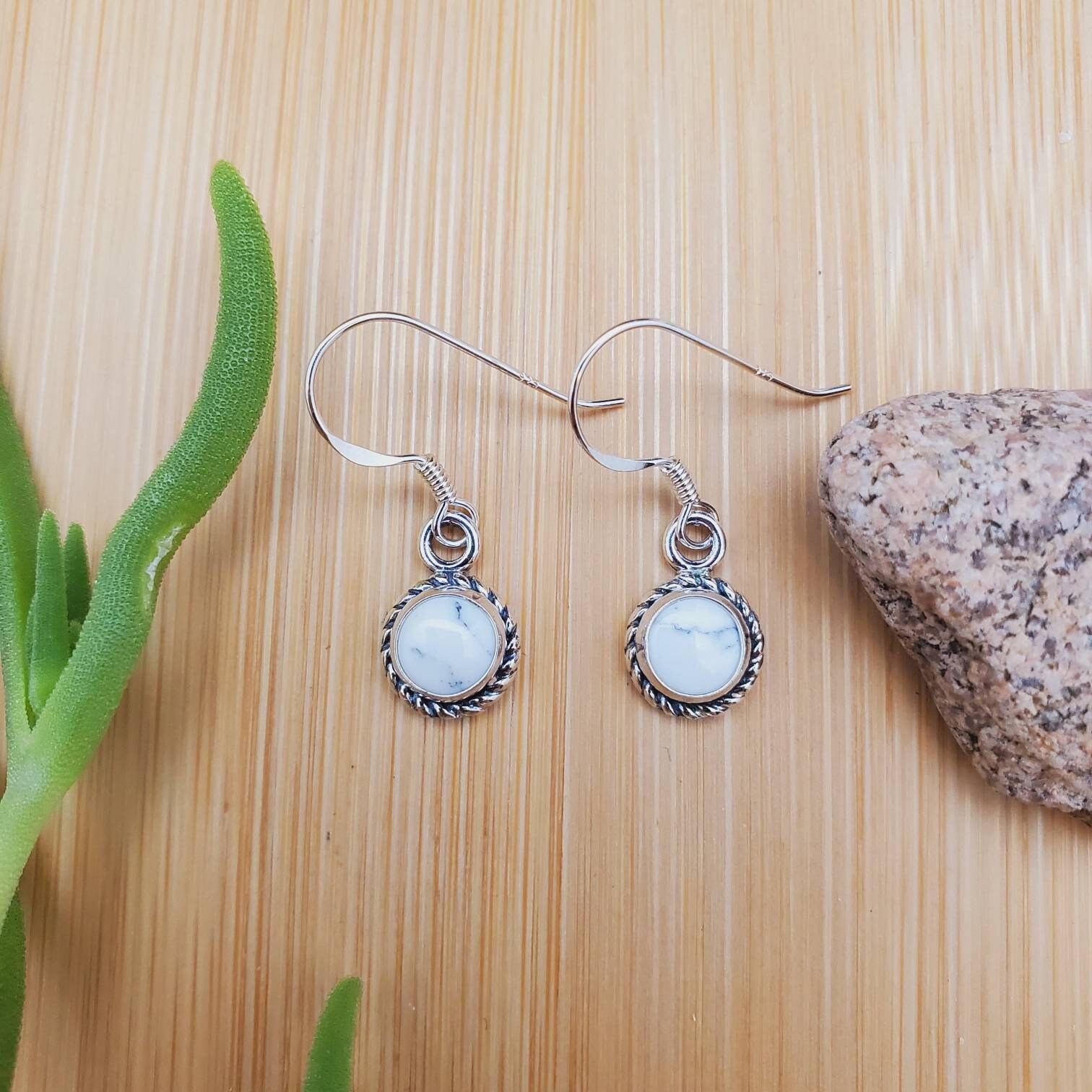 Socute925 Zierliche Weiße Buffalo Türkis Ohrringe | Kleine Schlichte Sterling Silber Halskette Boho von AlbuquerqueDesigns