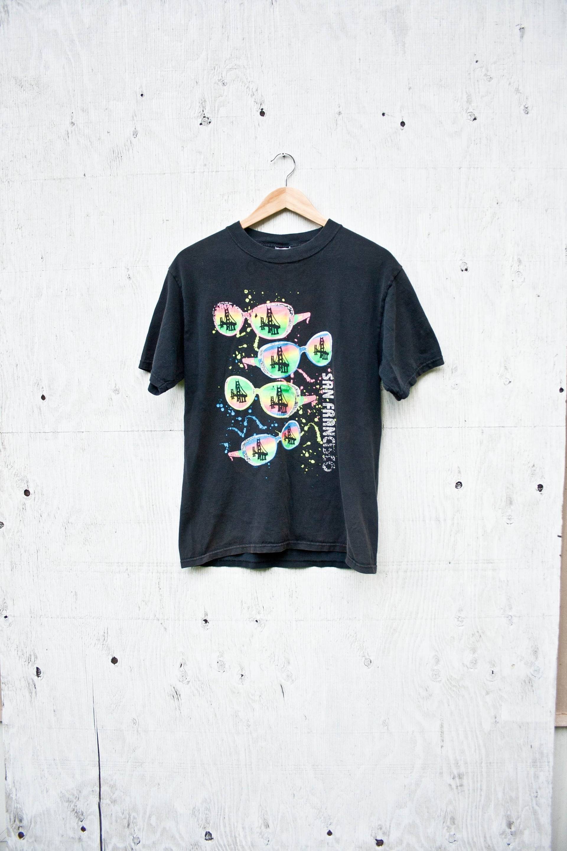90Er Jahre San Francisco T-Shirt - Neon Sunglases Grafik Vintage Fran Medium von AlchemillaMercantile