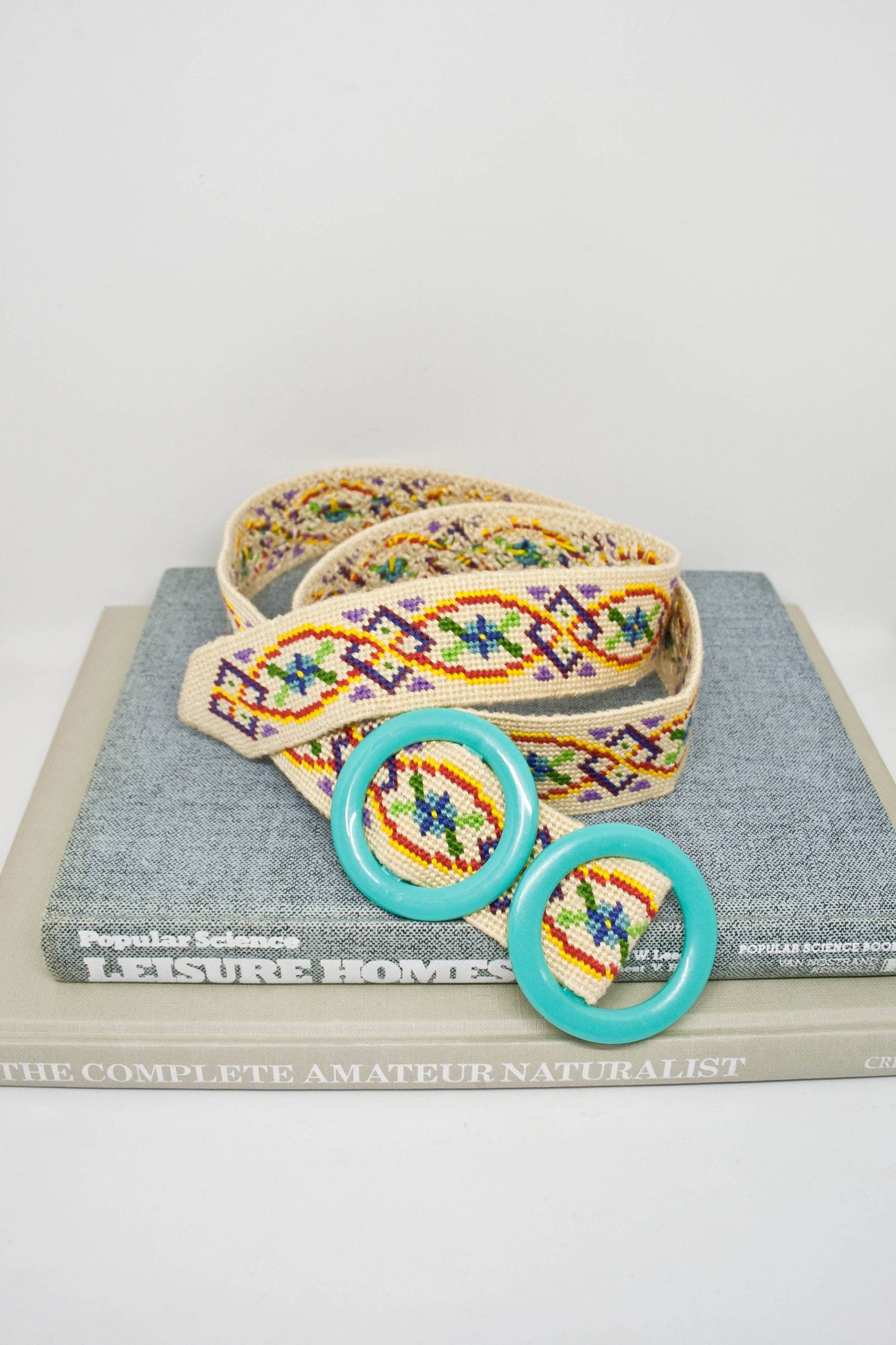 Stoff Kreuzstich Gürtel - Vtg Nadelpunkt Vintage Regenbogen Muster Boho Mode Festival Stil Geometrisch von AlchemillaMercantile