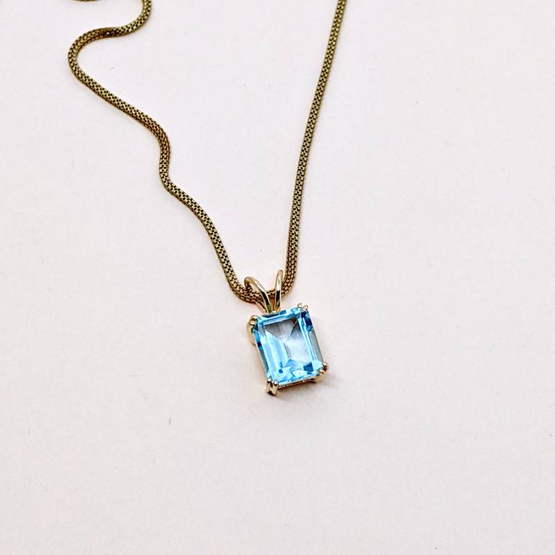 14K Gold Blautopas Anhänger Edelstein Smaragd Schnitt Dainty Alltag November Birthstone Geschenk Für Frauen von AlchemyJewelryIN