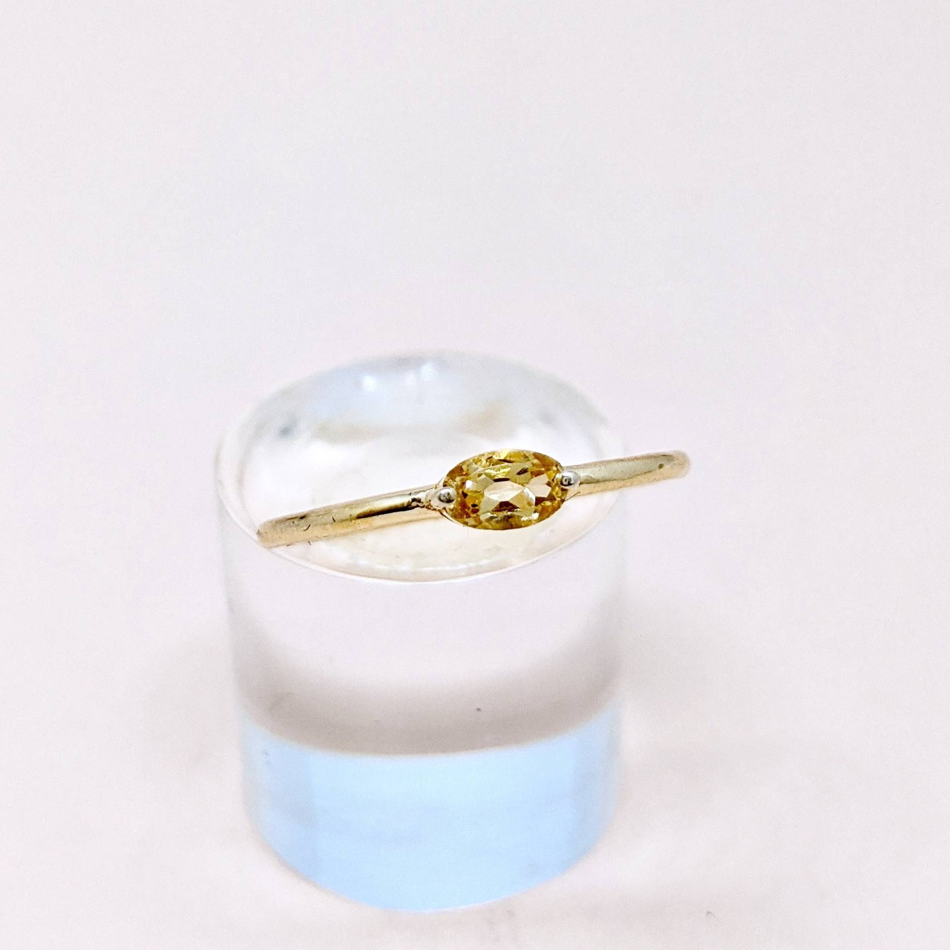 14K Gold Golden Topas Ring Oval Art Deco Zarte Dünne Goldband November Birthstone Hochzeitsgeschenk Für Sie von AlchemyJewelryIN