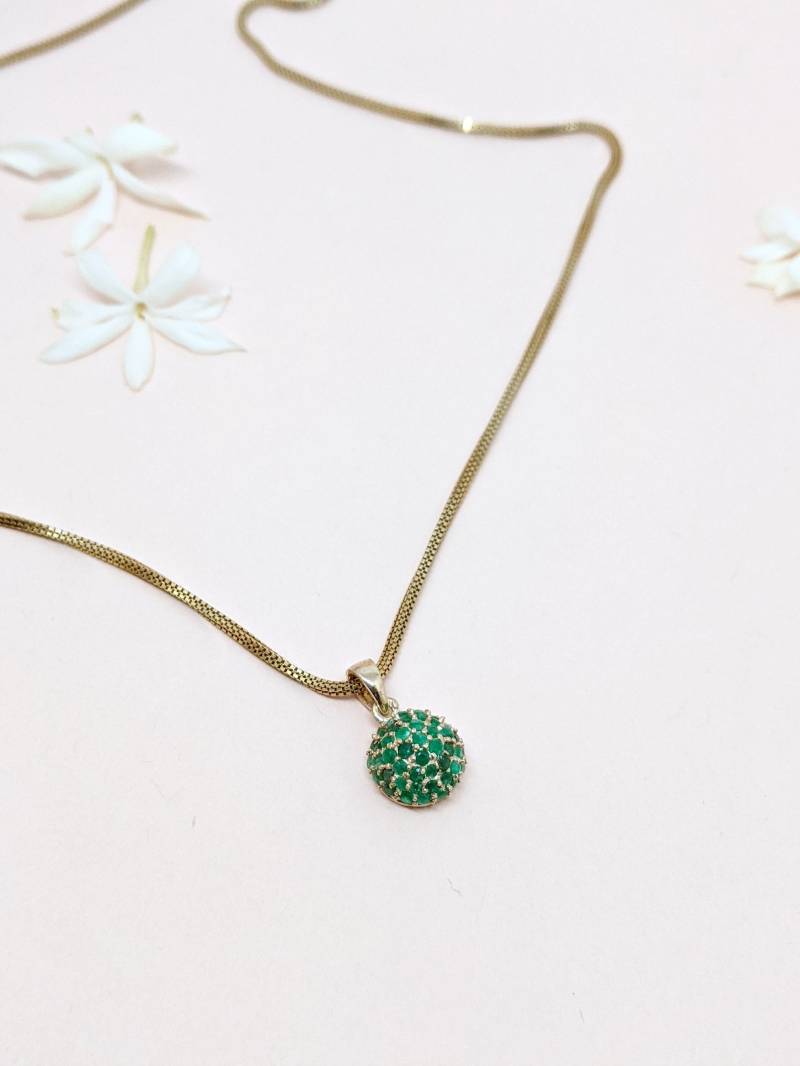 14K Gold Smaragd Edelstein Anhänger Handgemachte Zierliche Runde Jeden Tag Kann Birthstone Jubiläum Geschenk Für Sie von AlchemyJewelryIN