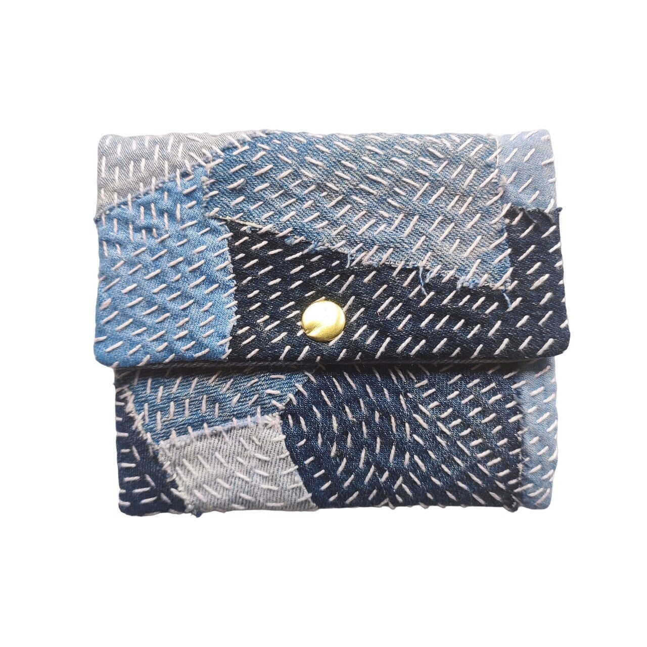 Upcycled Denim Sashiko Beutel, Boro-Inspirierte Geldbörse, Patchwork Snap Brieftasche, Handgenähter Kleine Handgefertigtes Geschenk Upcycled Denim Sashiko Beutel, Boro-Inspirierte Geldbörse, Patchwork Snap Brieftasche, Handgenähter Kleine Handgefertigtes Geschenk von AleatorioDesigns