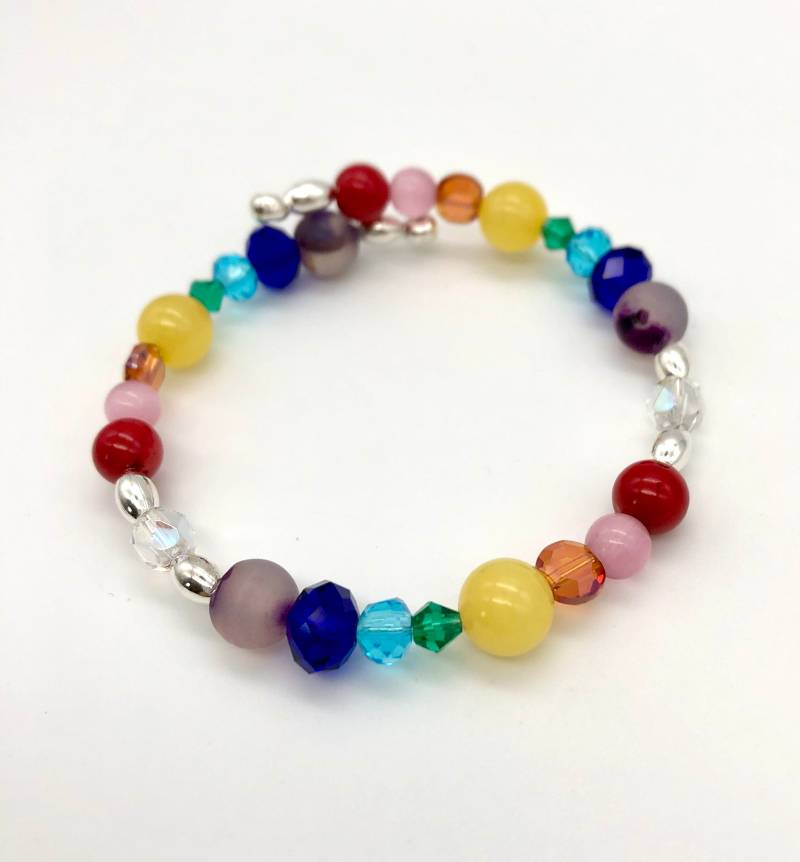 Regenbogen Perlen Memory Wire Armband von AleciaMarieDesigns