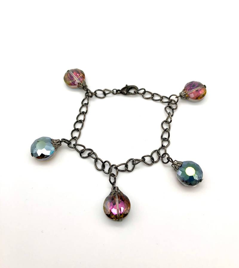 Schillerndes Glaskugel Kettenarmband von AleciaMarieDesigns