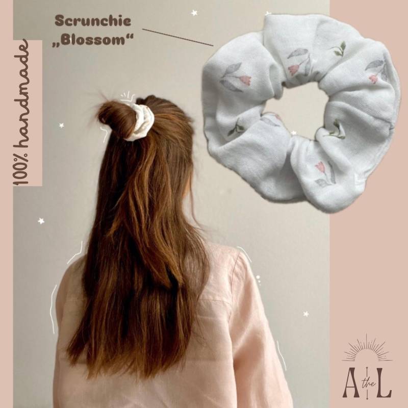 Filigrane Blümchen | Stilvoll & Schonend Für Jede Haarstruktur Handgefertigter Musselin Scrunchie "Blossom" von AlehaLabel