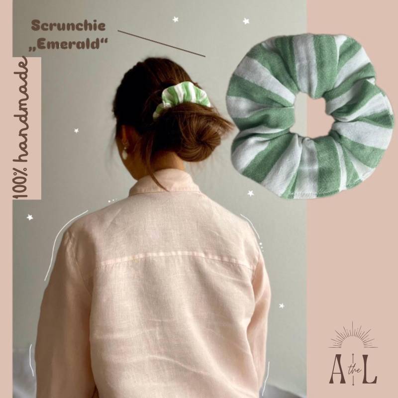 Grün-Weiße Streifen | Stilvoll & Schonend Für Jede Haarstruktur Handgefertigter Musselin Scrunchie "Emerald" von AlehaLabel