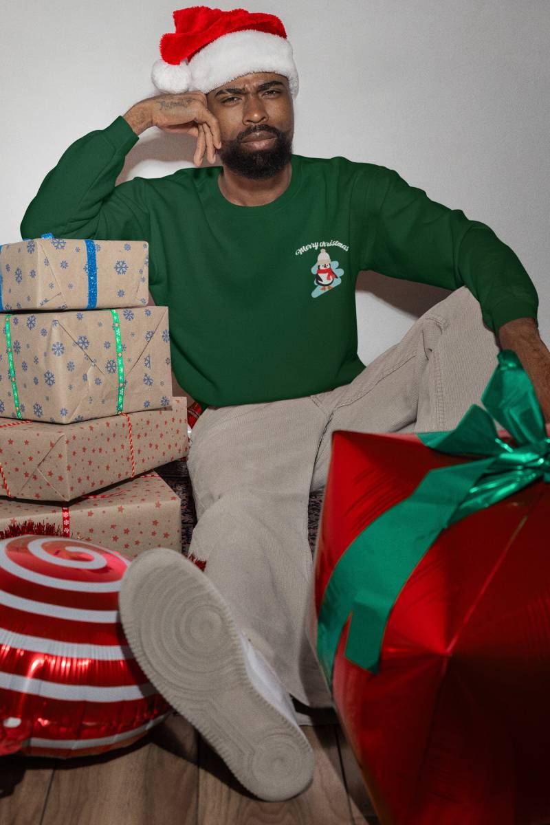 Merry Christmas Penguin Sweater, Festive Sweatshirt, Frosty North Pole Sweatshirt von AlejandroXboutique