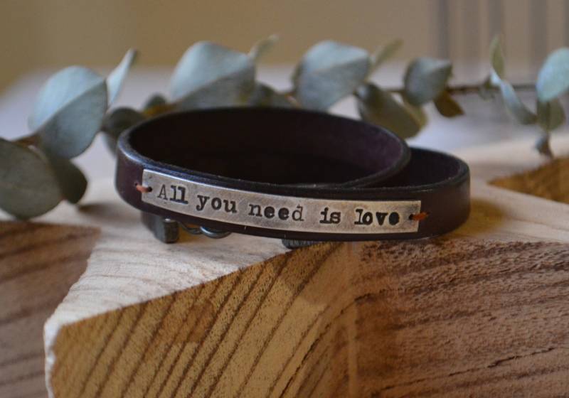 Unisex Armband Aus Leder Und Silber, Personalisiertes Schmuckstück, Message Armband, Silberarmband Mit Gravur, Gravur Unisex Armband Aus Leder Und Silber, Personalisiertes Schmuckstück, Message Armband, Silberarmband Mit Gravur, Gravur von Alejodissenysjoies