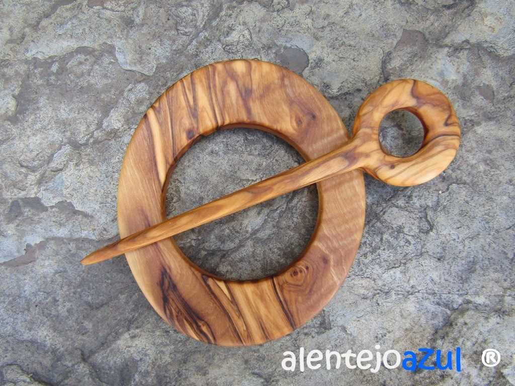 Schließe Olivenholz Schnalle Schalpin Tuchschließe Schalnadel Stola Kilt Schal Nadel Holz Portugal Olive Alentejoazul Olivenbaum von Alentejoazul