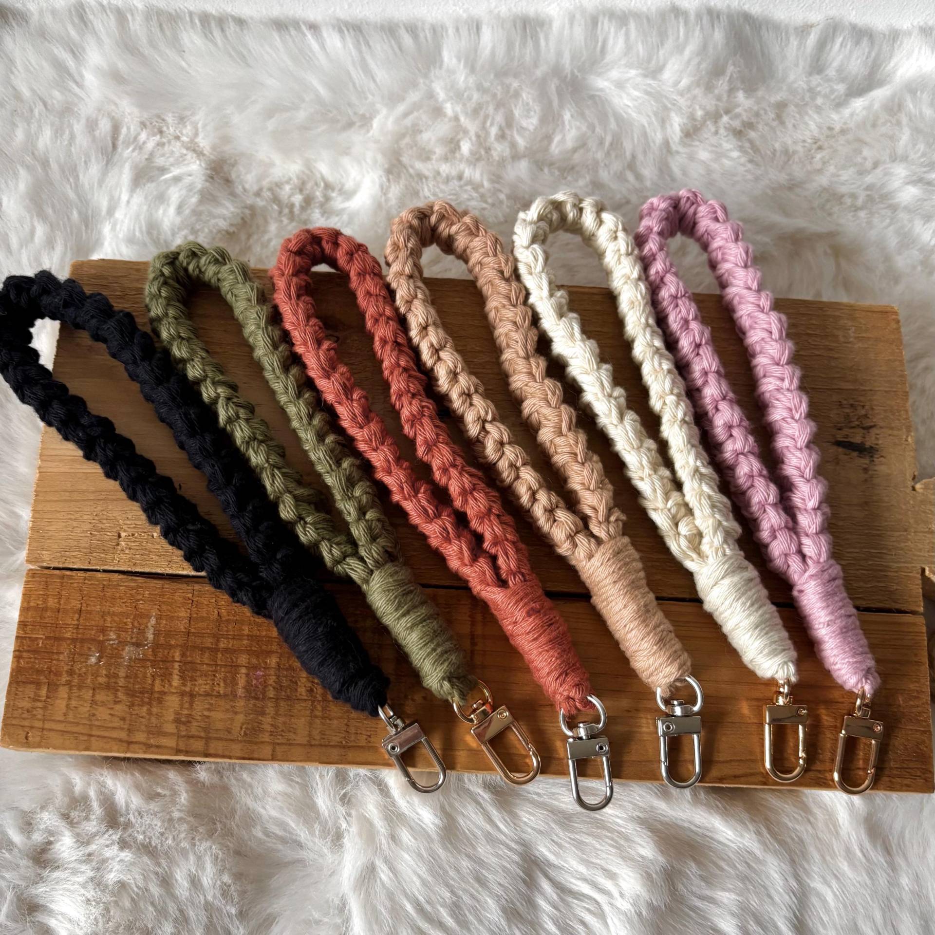 Makramee Handgelenk-Schlaufe - Handgemachte Handy-Wrist Strap Aus Baumwolle Zubehör Für Smartphone, Schlüssel & Kamera Boho Stil Makramee Handgelenk-Schlaufe - Handgemachte Handy-Wrist Strap Aus Baumwolle Zubehör Für Smartphone, Schlüssel & Kamera Boho Stil von Alescreation