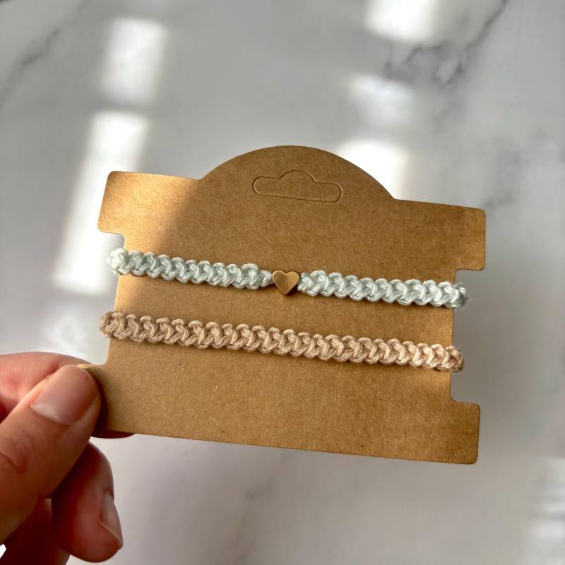Personalisierbares Freundschaftsarmband - Makramee Armbänder Mit Herz Handgemachte Geschenke Für Paare, Freundinnen, Familie Personalisierbares Freundschaftsarmband - Makramee Armbänder Mit Herz Handgemachte Geschenke Für Paare, Freundinnen, Familie von Alescreation