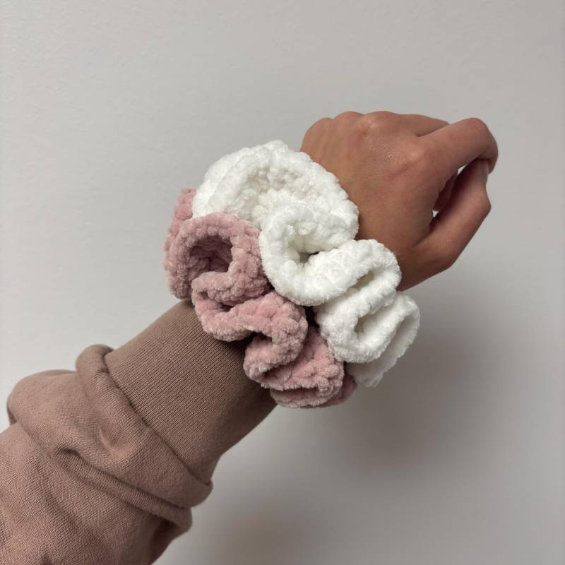Scrunchie I Handgemacht Haargummi Chenille 2Er Set von Alescreation