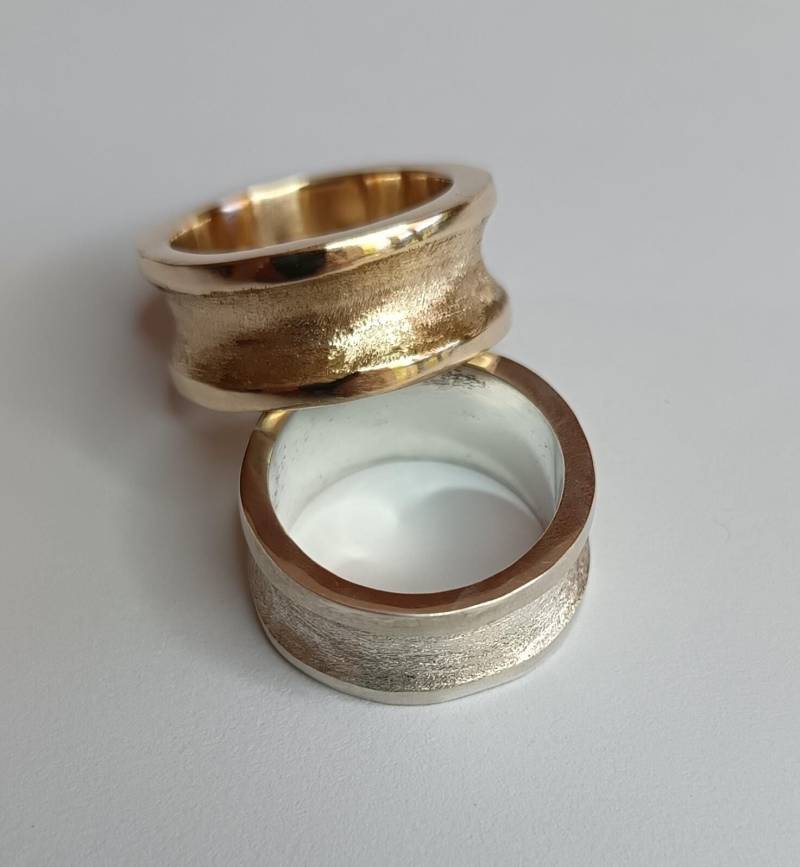 Anello Fascia Scavato Da Mignolo Priscilla, Bronzo Giallo Oder Argento Sterling 925 Anello Fascia Scavato Da Mignolo Priscilla, Bronzo Giallo Oder Argento Sterling 925 von AlessandraMaronJewel