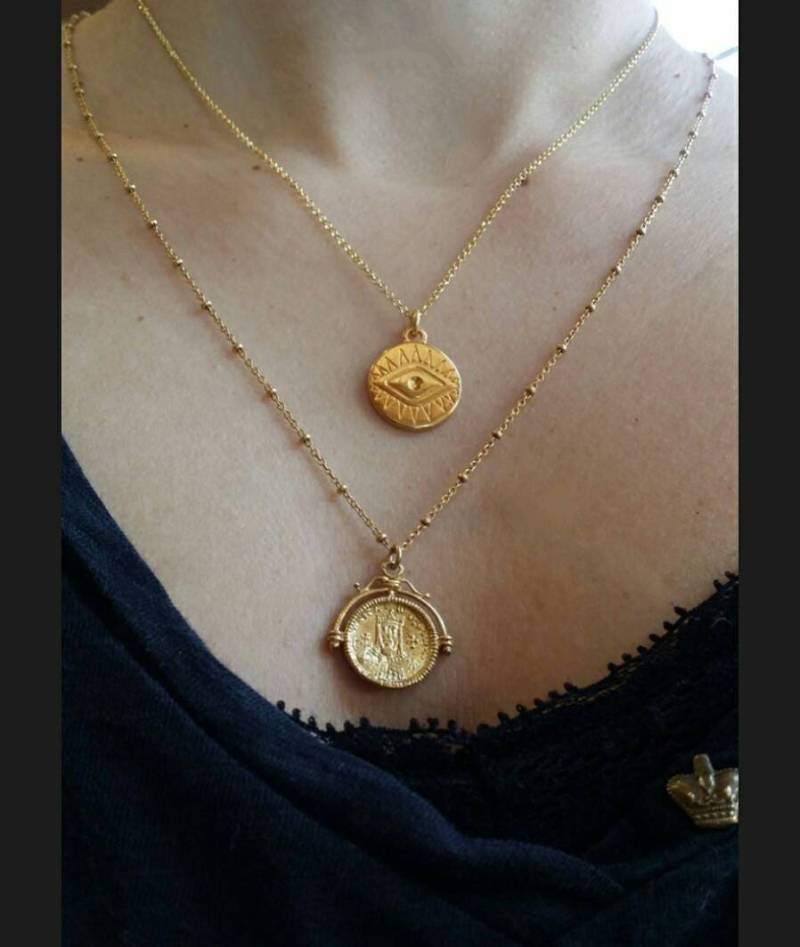 Evil Eye Goldmünze Halskette, Minimalist Boho Runder Charme, Layering Halskette von AlevizouJewellery