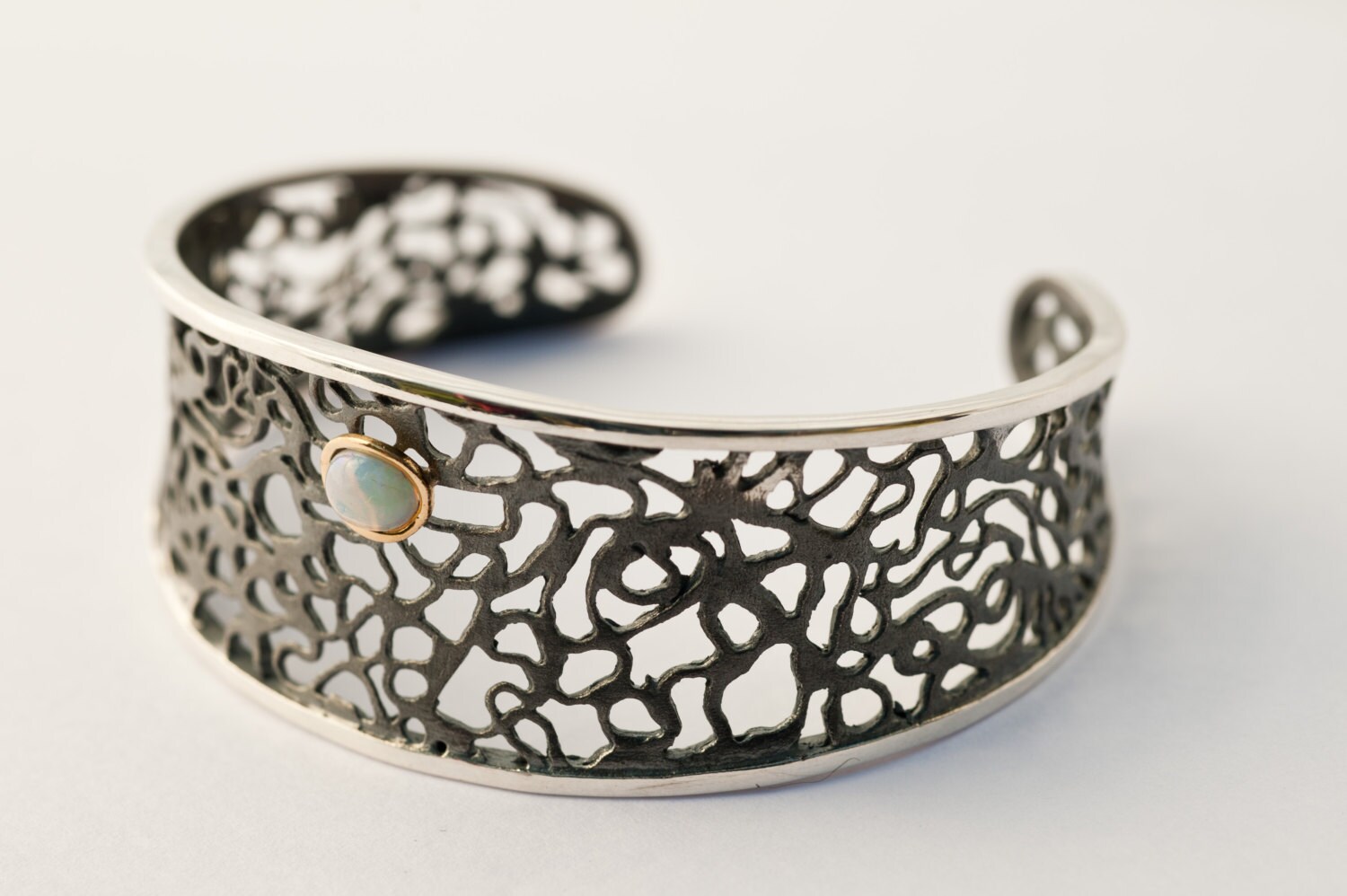 Handgemachte Silber Armband Manschette - Filigrane Silber, Gold Und Opal Lace Collection Handgemachte Silber Armband Manschette - Filigrane Silber, Gold Und Opal Lace Collection von AlexDeHaro