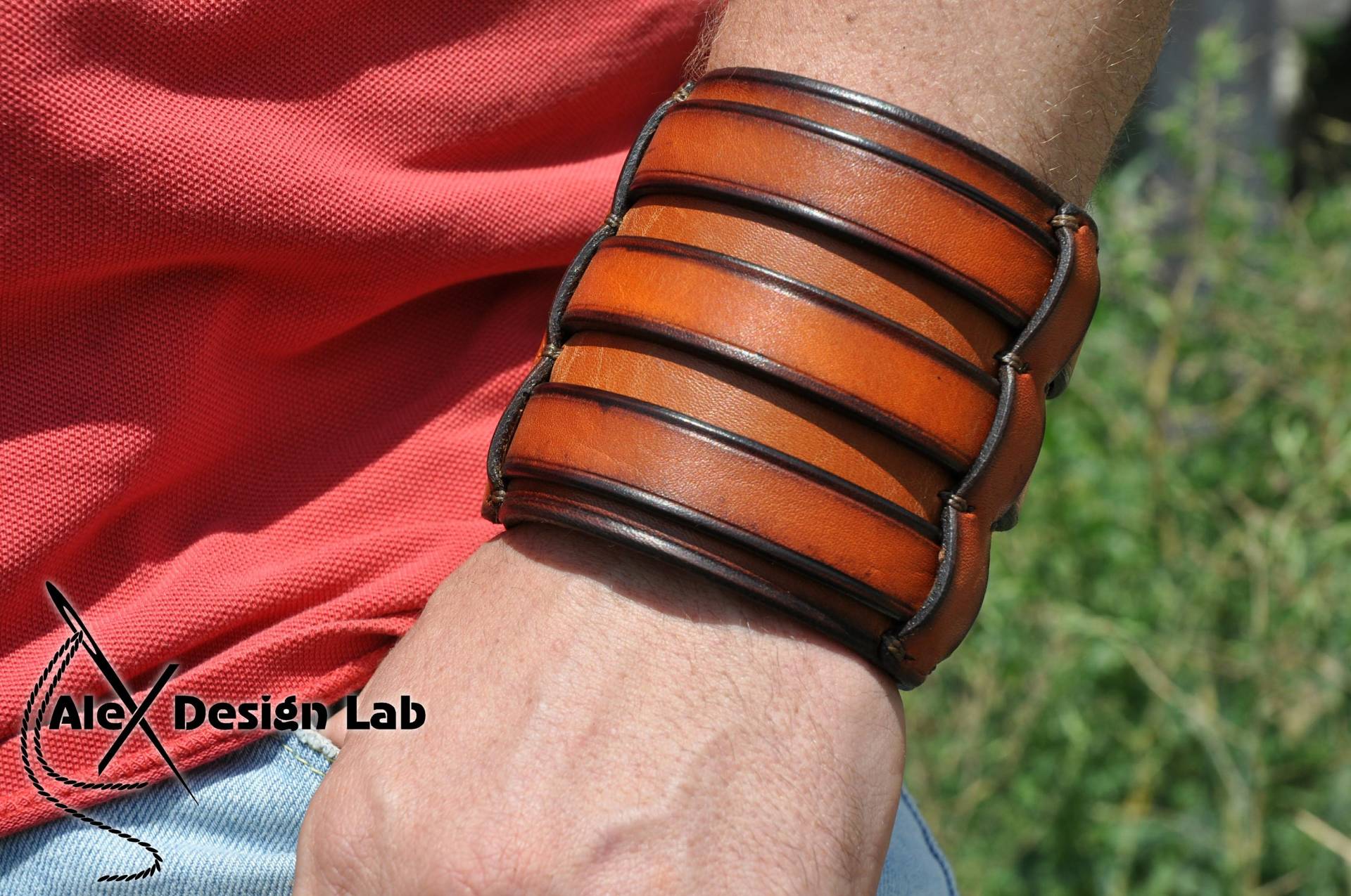 Breite Braune Leder Manschette Armband Mit Drei Riemen Extra Klasse Echtes Schwarzes von AlexDesignLab