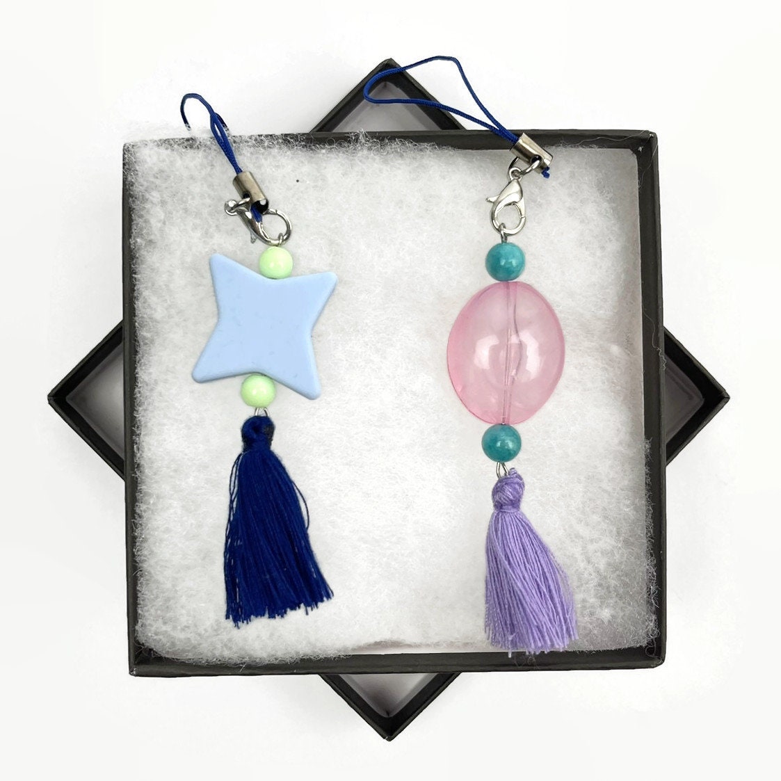 Shiny Charm Und Oval Schlüsselanhänger Geschenk Set Monster Trainer Charms von AlexLynnCrafts