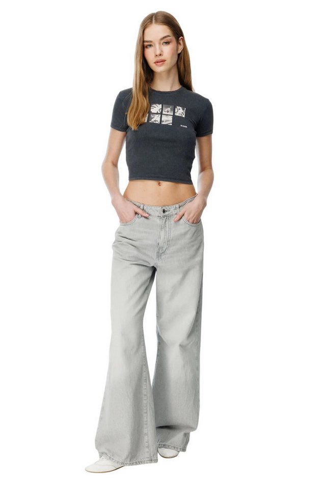 Alexa Dash T-Shirt Bedrucktes Crop-T-Shirt mit Fahrradausschnitt von Alexa Dash