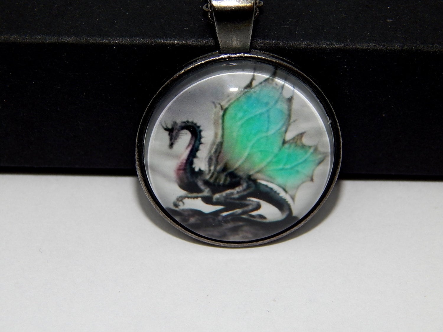 Geflügelter Drache Anhänger Fantasy Schmuck von AlexaArtBoutique