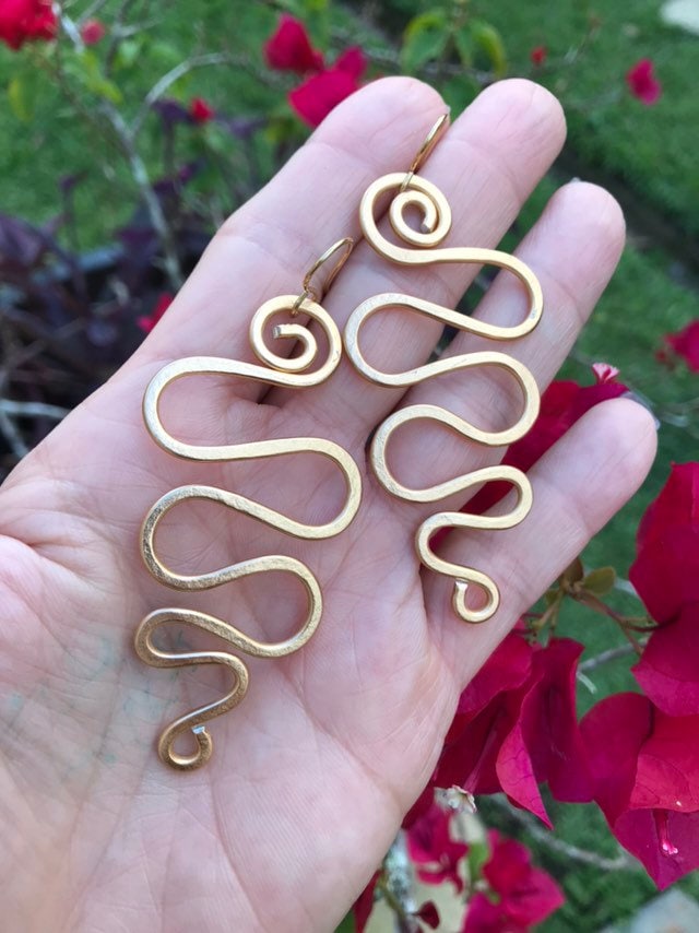 Handgemachte Swirl Ohrringe Leichter Boho Schmuck Aus Aluminium von AlexaSofia