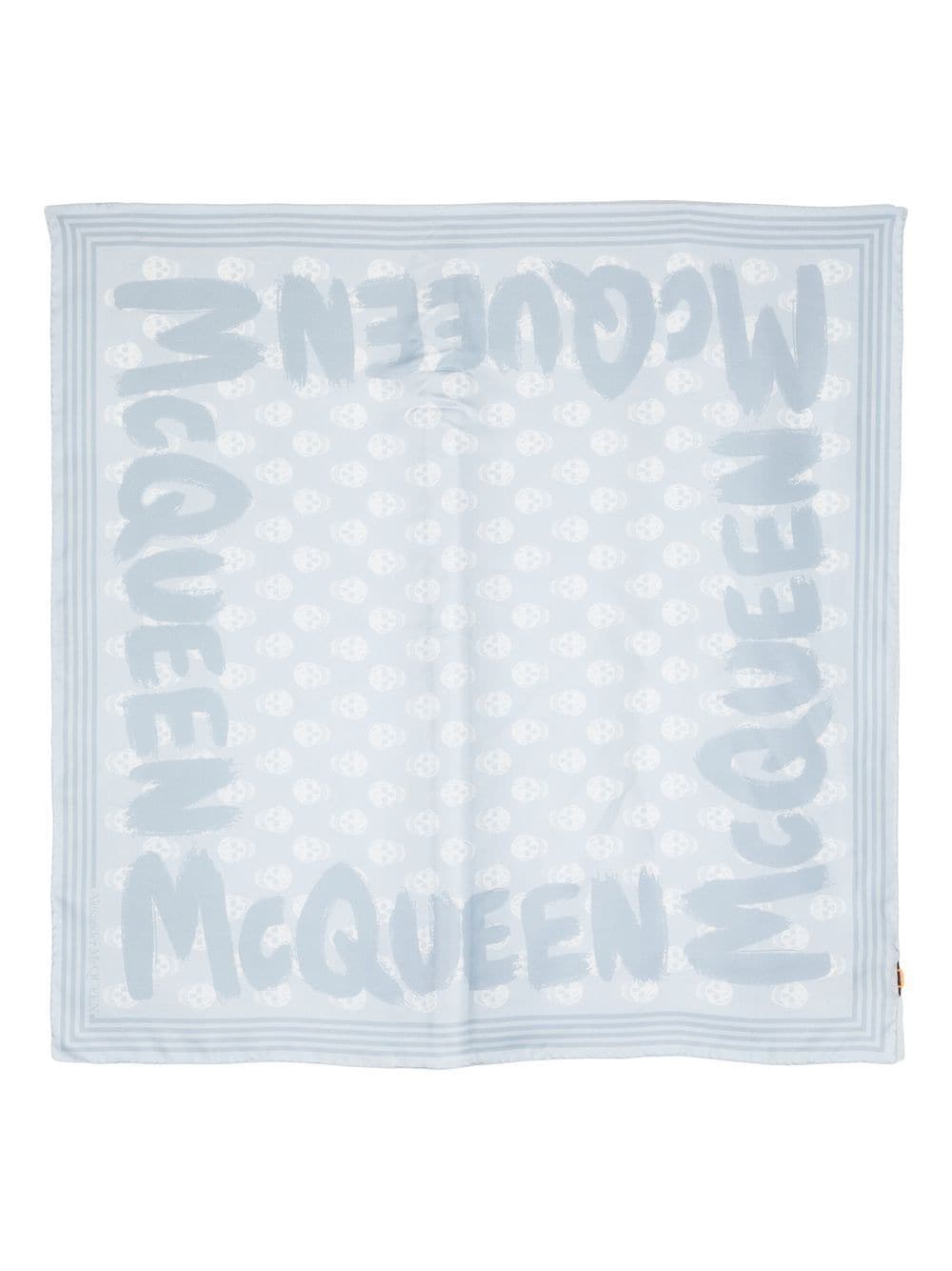 Alexander McQueen Seidenschal mit grafischem Print - Blau von Alexander McQueen