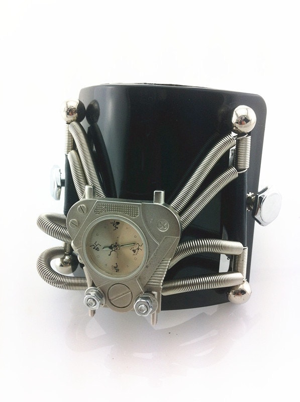 Hi-Tek Alexander Handmade Steampunk Retro-Futuristisch-Uhr von AlexanderHiTek