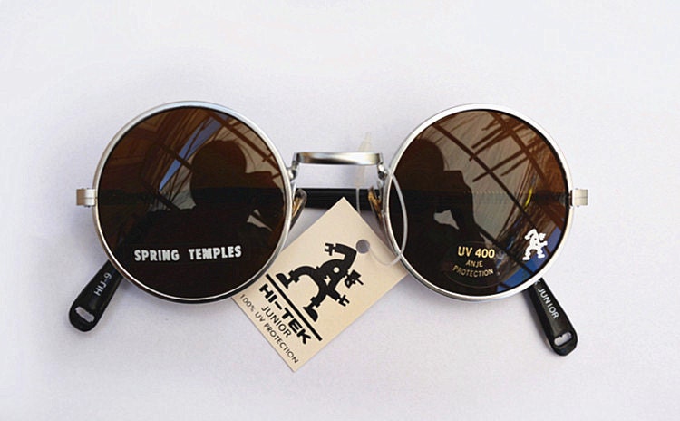 Vintage Hi Tek Runde Sonnenbrille Silberner Metallrahmen, Getönte Linse von AlexanderHiTek