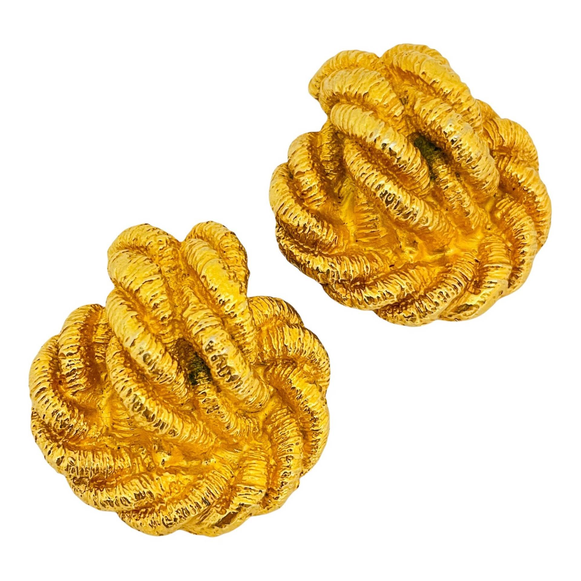 Vintage Gold Strukturierte Designer Start - Und Landebahn Ohrclips Vintage Gold Strukturierte Designer Start - Und Landebahn Ohrclips von AlexandersBoutiqueUS