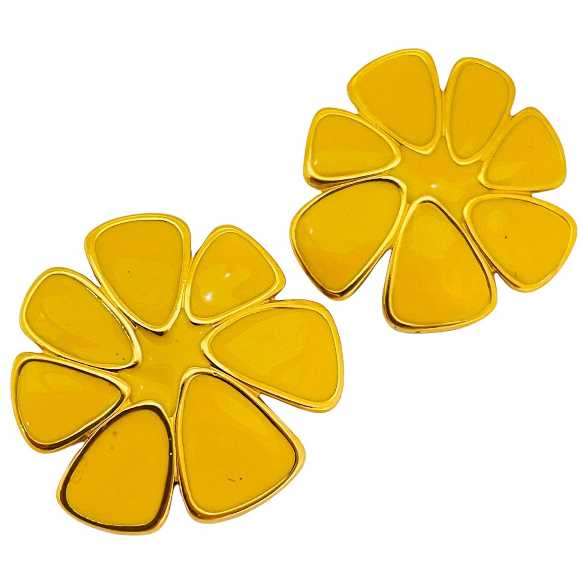 Vintage Monet Gold Gelb Emaille Blume Designer Landebahn Pierced Ohrringe Vintage Monet Gold Gelb Emaille Blume Designer Landebahn Pierced Ohrringe von AlexandersBoutiqueUS