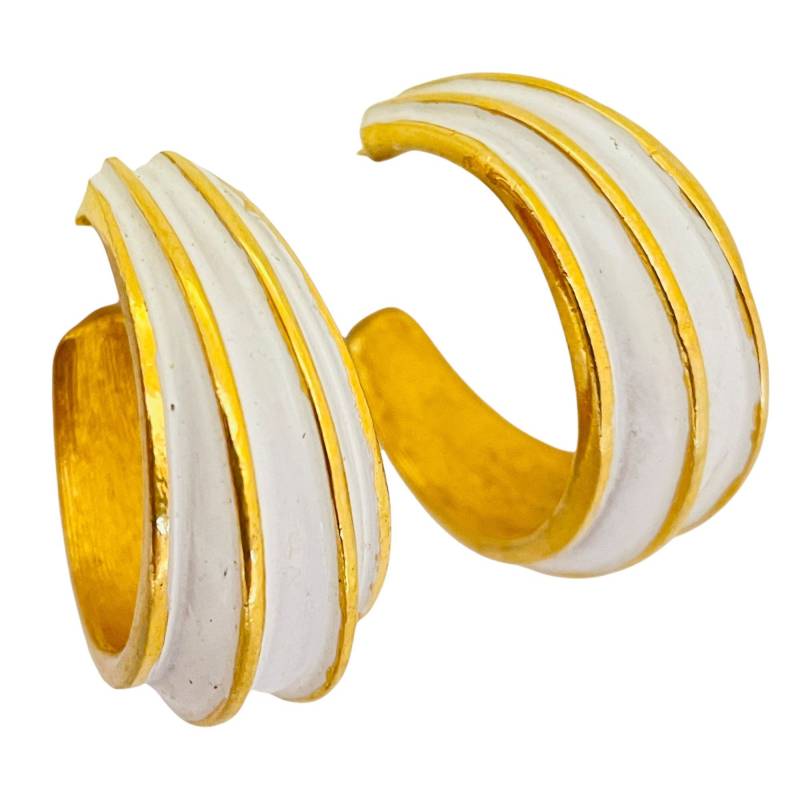 Vintage Trifari Gold Weiße Emaille Hoop Designer Start - Und Landebahn Ohrclips von AlexandersBoutiqueUS