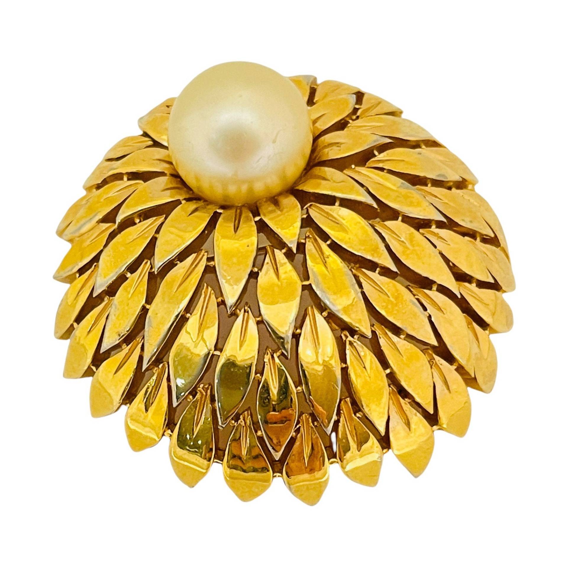 Vintage Trifari Krone Signiert Gold Perle Designer Startbahn Brosche Vintage Trifari Krone Signiert Gold Perle Designer Startbahn Brosche von AlexandersBoutiqueUS
