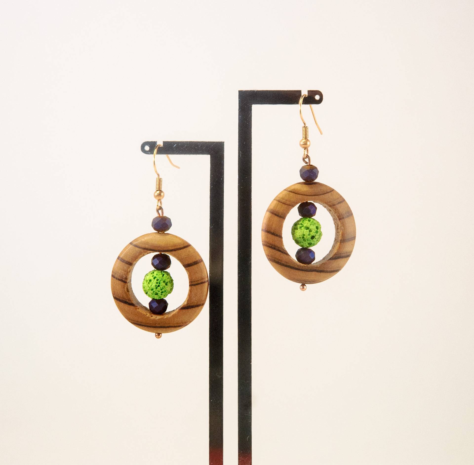 Hölzerne Extrem Leichte Ohrringe Mit Streifen, Geschenkschmuck Für Frauen von AlexandraForms