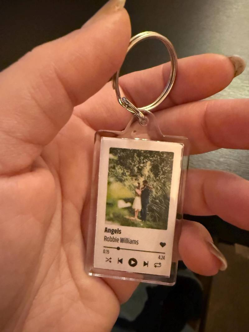 Personalisierter Schlüsselanhänger Mit Eigenem Foto & Lieblingslied | Love Song Geschenk Zum Valentinstag von AlexandraPanto