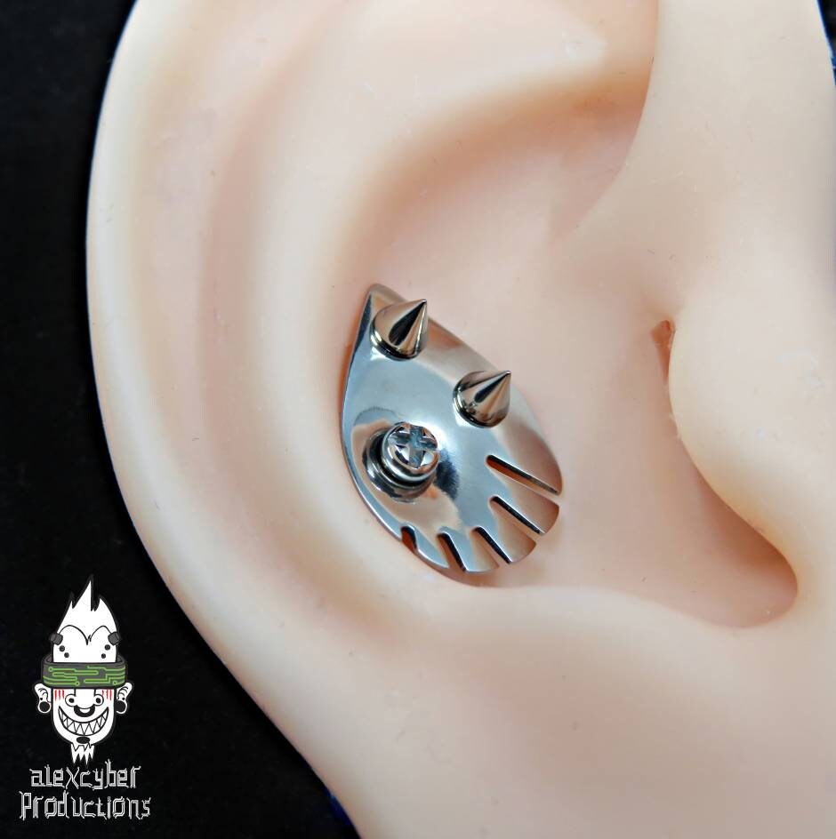 Im Angebot Handgefertigter Cybergoth-Titan-Multipositions-Piercing-Aufsatz Mit Labret 16G | 1, 2 X 8 Mm Im Angebot Handgefertigter Cybergoth-Titan-Multipositions-Piercing-Aufsatz Mit Labret 16G | 1, 2 X 8 Mm von Alexcyberproductions
