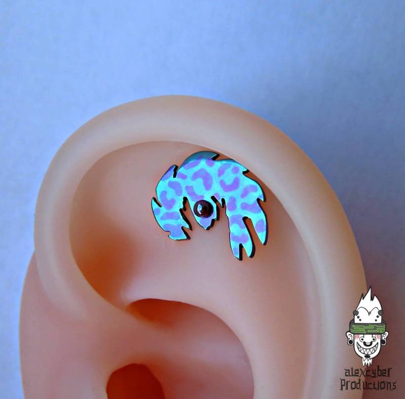 Im Angebot Handgefertigter Multipositions-Piercing-Aufsatz Aus Eloxiertem Titan Mit Innengewinde, Titan-Langhantel 16G | 1, 2 X 6 Mm von Alexcyberproductions