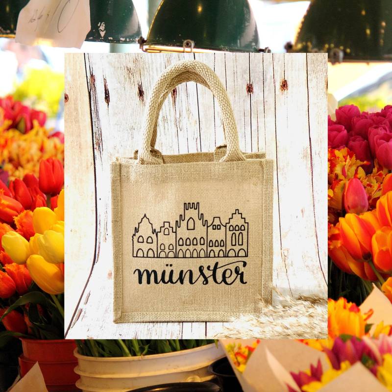 Jute Tasche Münster Mit Handgelettertem Schriftzug Und Dem Prinzipalmarkt, Schöne Geschenkidee Für Liebhaber, Ideal Den Markttag Jute Tasche Münster Mit Handgelettertem Schriftzug Und Dem Prinzipalmarkt, Schöne Geschenkidee Für Liebhaber, Ideal Den Markttag von AlexeSohnDesign