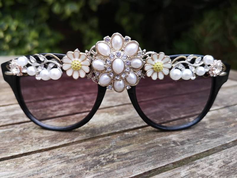 Black Daisy Verschönerte Sonnenbrille Handgemachte Jeweled Festival Sonnenbrille Black Daisy Verschönerte Sonnenbrille Handgemachte Jeweled Festival Sonnenbrille von AlexisExclusive