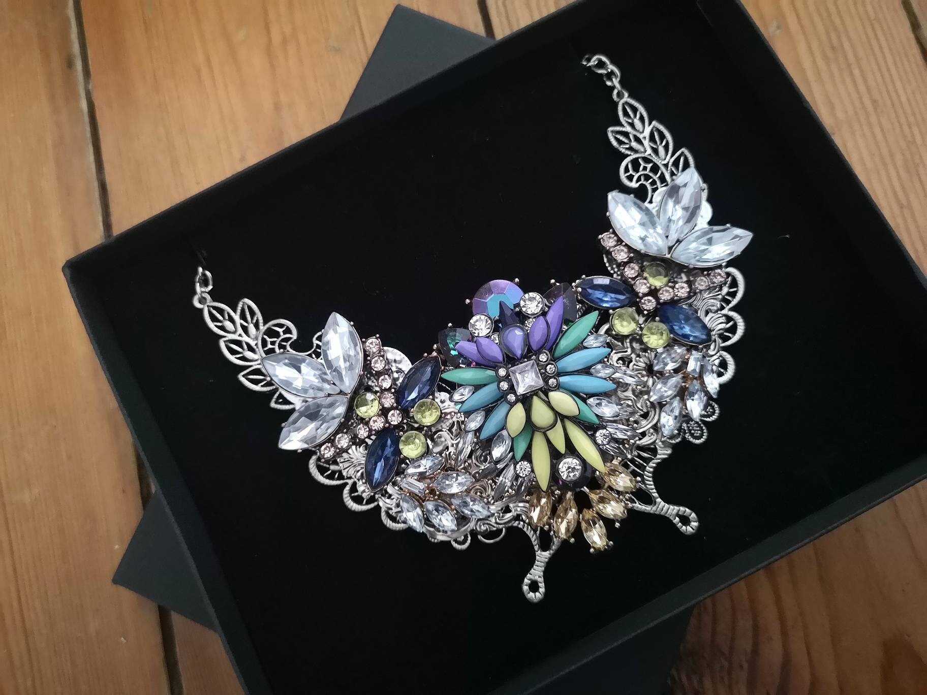 Silber Und Blau Kristall Schmuck Ungewöhnliche Halskette Silber Und Blau Kristall Schmuck Ungewöhnliche Halskette von AlexisExclusive