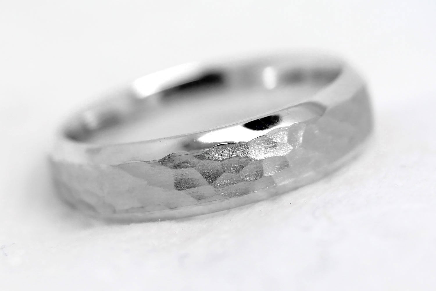 5 Mm Gehämmert 925 Silber Ehering Für Männer & Frauen, Personalisierte Gravur Abgeschrägte Herren-Verlobungsring Jahrestag Geschenk Schmuck von AlexisTreasury
