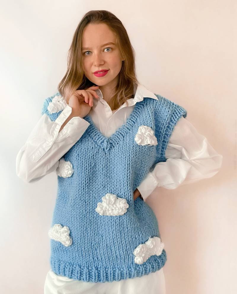 Blaue Strickweste Mit Wolken V-Ausschnitt Streetwear Weste Ärmellose Wolke Frauen College Blauer Himmel Mama Geschenk von AlexmyblackcatStore
