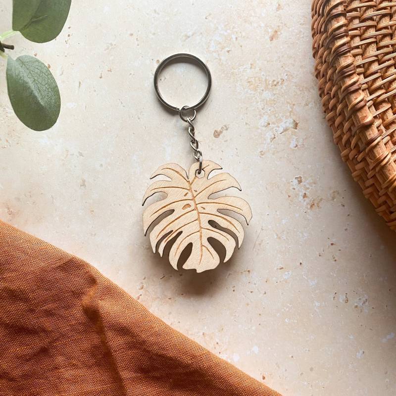 Monstera Blatt Keychain Handgezeichnetes Birkenholz Pflanzenliebhaber Geschenk von AlfalfaDesign
