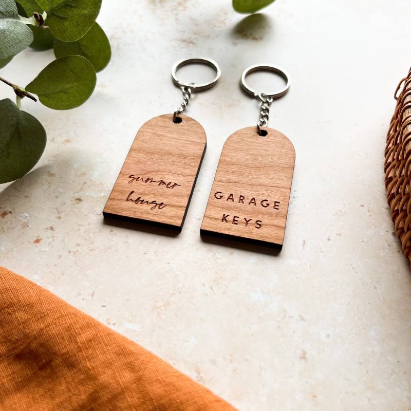 Personalisierter Gewölbter Holzschlüsselring Schlüsselanhänger Mit Gravur von AlfalfaDesign