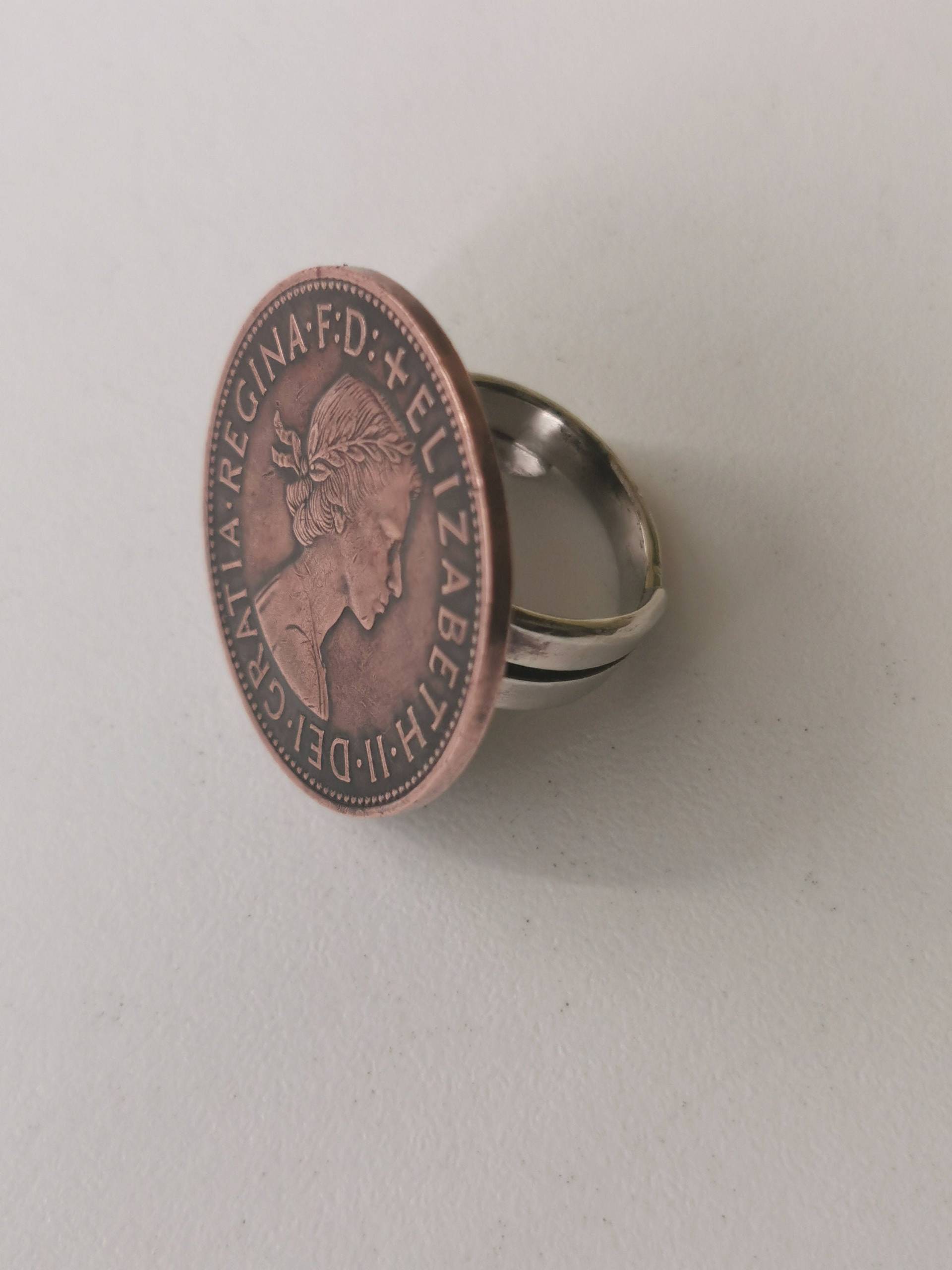 Moderner, Extravaganter Ring Mit Dem Bildnis Von Royal Elizabeth. Hergestellt Aus Kupfermünze Und Neusilber. Geschenk Für Frau, Mann. Boho Schmuck Moderner, Extravaganter Ring Mit Dem Bildnis Von Royal Elizabeth. Hergestellt Aus Kupfermünze Und Neusilber. Geschenk Für Frau, Mann. Boho Schmuck von AlfasHandmadeJewelry