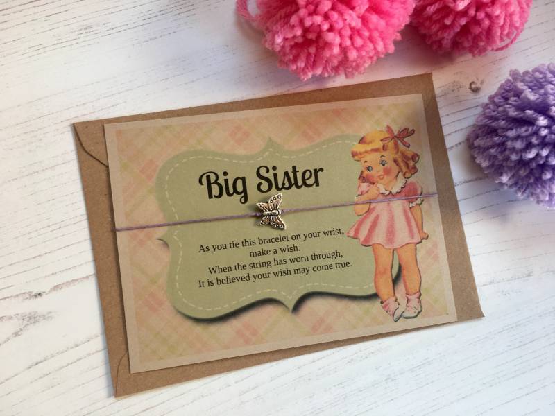 Wunsch-Armband - Große Schwester Retro-Mädchen Mit Umschlag von AlfieIsaac